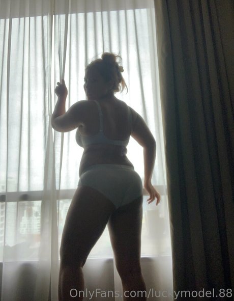 luckymodel 88 high quality model image