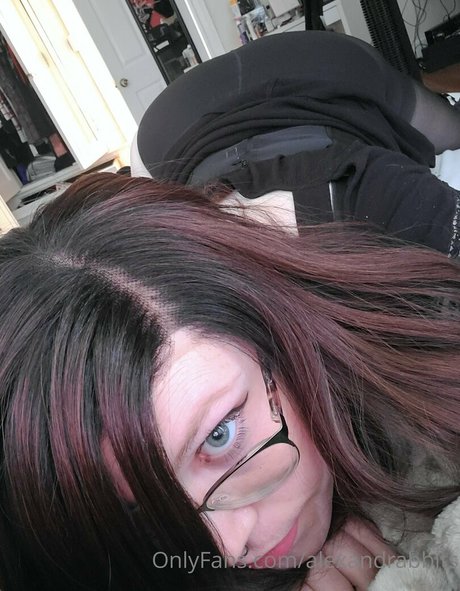 alexandrabbits model beautiful img