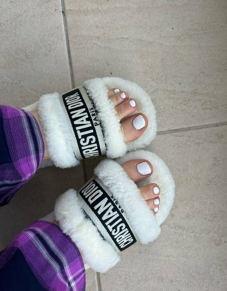 cutefeetyfeet beautiful pornstar pic