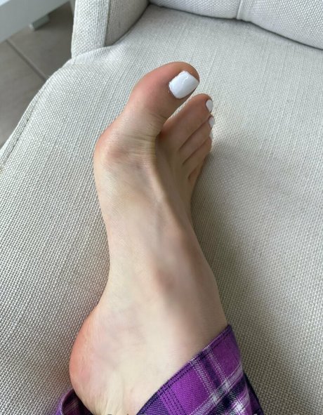 cutefeetyfeet hot pornstar pic