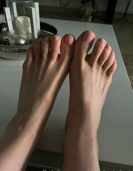cutefeetyfeet nudes star pics