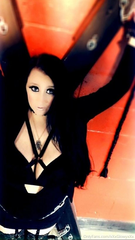 xxxglowyxxx model high quality pic