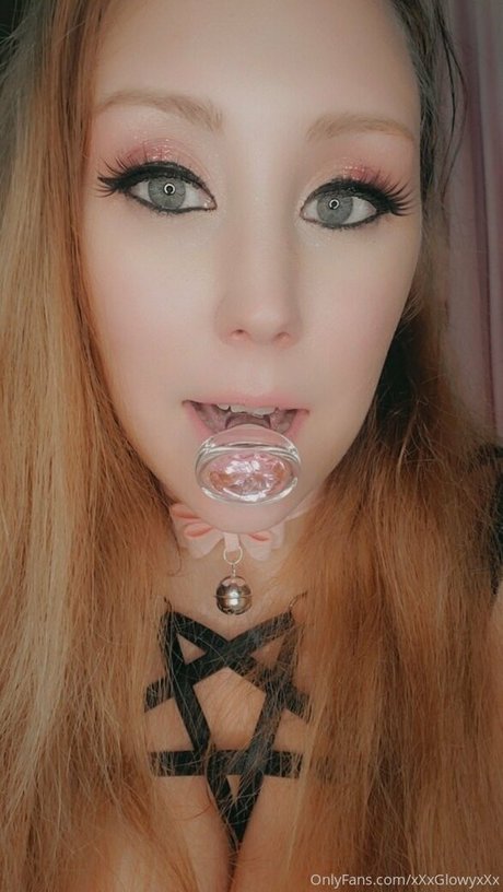 xxxglowyxxx model exclusive photo