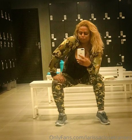 larissaclosetransex perfect pornstar photo