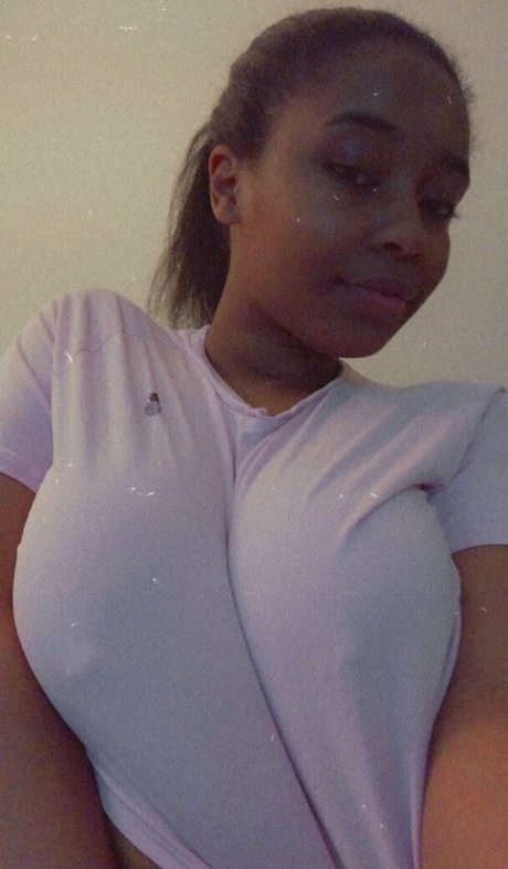 tyra spanks free pornstar pics