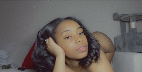 tyra spanks model hot pics