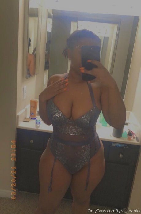 tyra spanks star art pictures