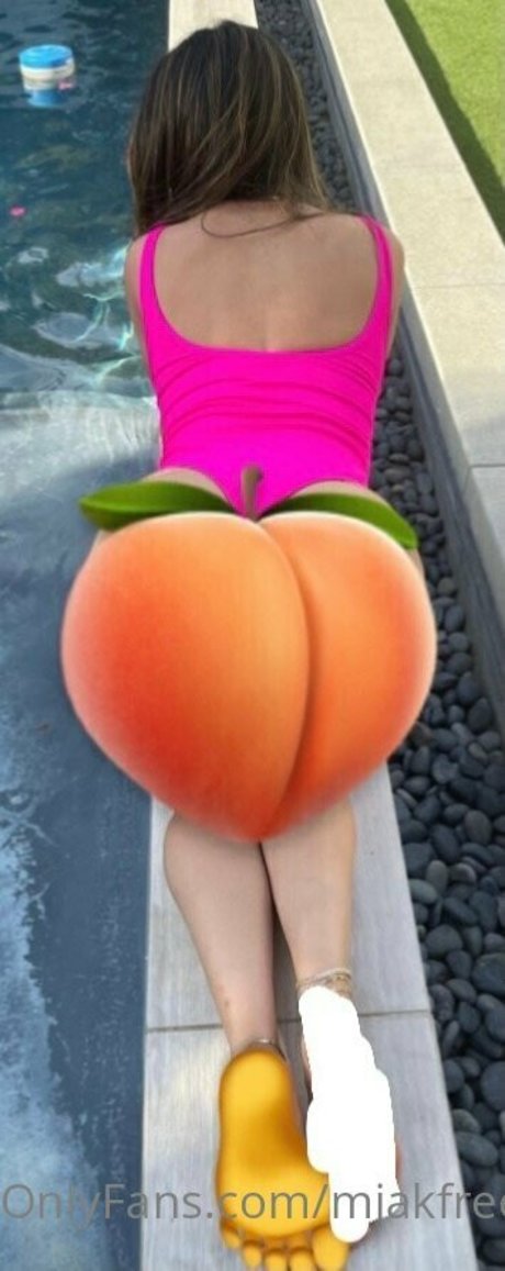 miakfree exclusive star image