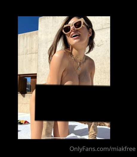 miakfree art actress pic