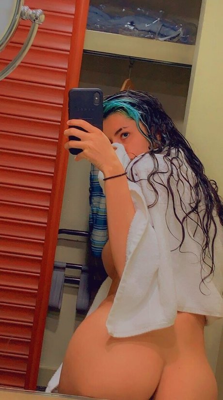 yazzifreaky sexy model image