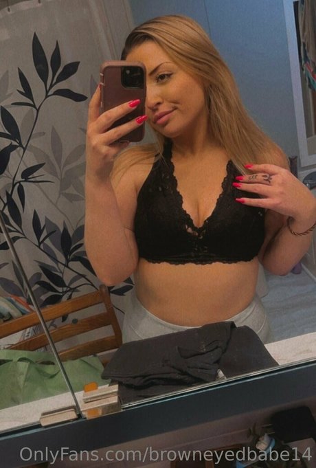 browneyedbabe14 naked actress img