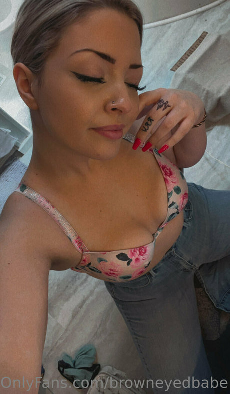 browneyedbabe14 exclusive model photo