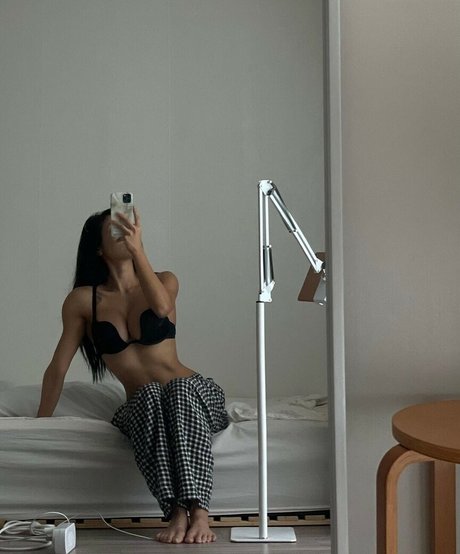 minnie x model art pics