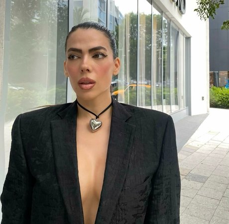 danellaurbaytv sexy model pic