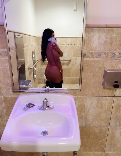 Reddotbitch model pictures