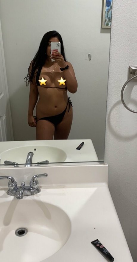 Reddotbitch model photo