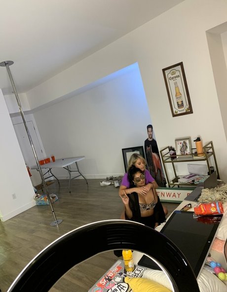 Reddotbitch adult star image