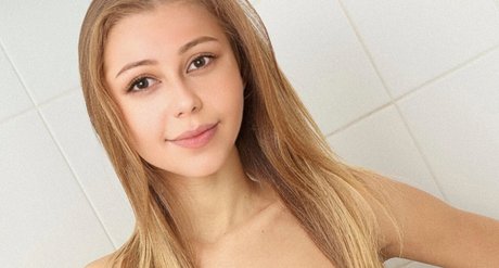 sarahisizzu exclusive model images