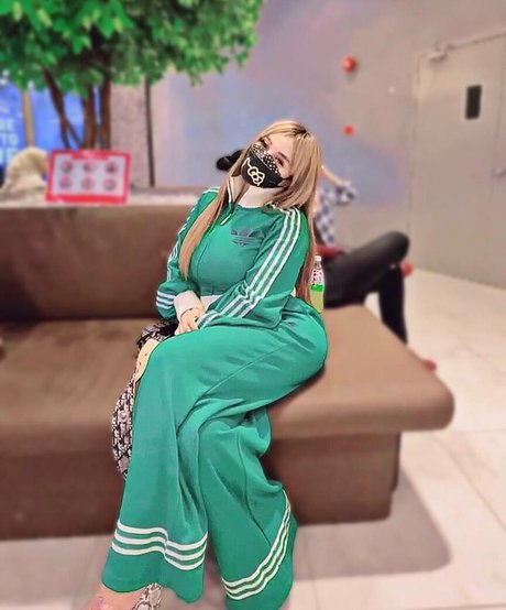 MekSarrah exclusive actress picture