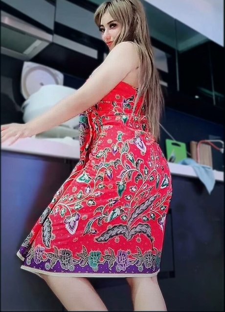 MekSarrah nude actress pic