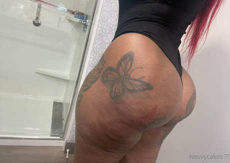 Nevvycakes hot model archive