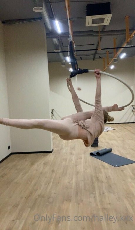 haileycherry star nude photo