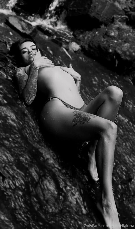 libeluna pornstar nude gallery