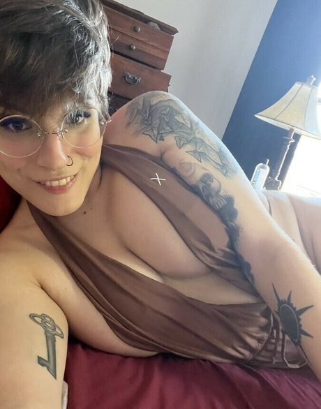 Bloodberry Tart naked pornstar pics