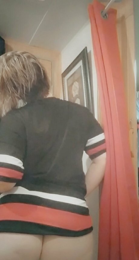 lluvely model nude photo