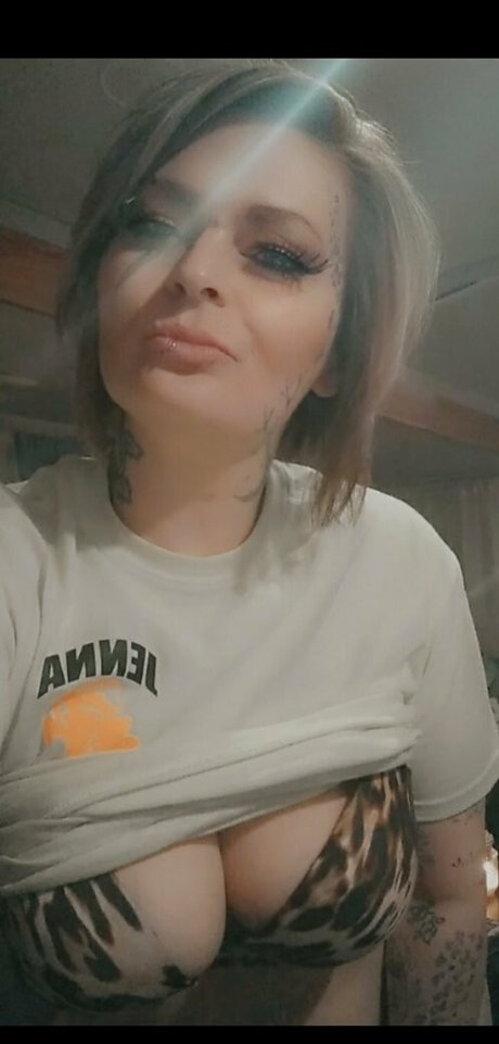 lluvely porn model img