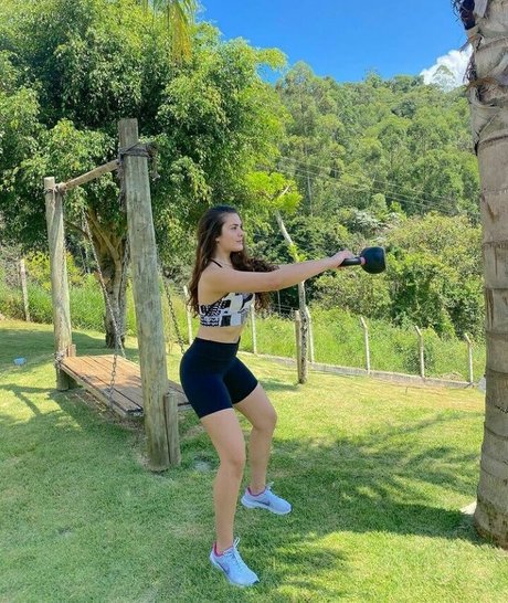 Livia Inhudes free actress pic