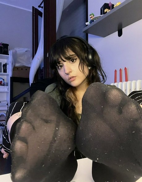 fetishsong art model pic