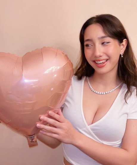 Sabrina Pezeshkian model best photo