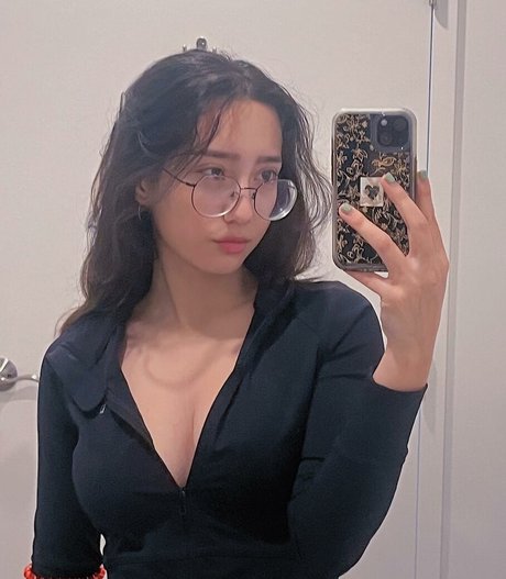 Sabrina Pezeshkian perfect actress picture