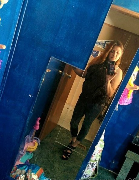 notyourqueen86 adult model pictures