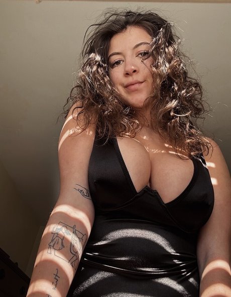 Savannah Straff hot actress pics