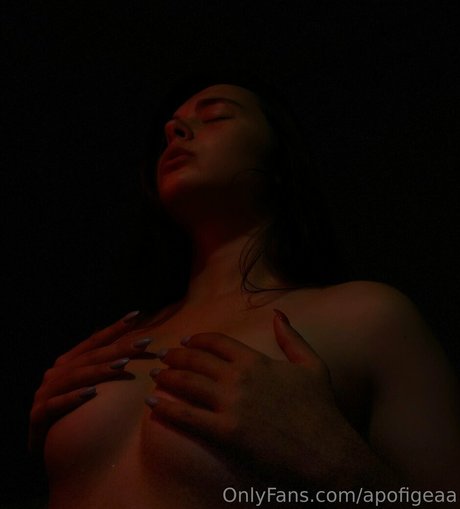 Apofigeaa naked actress img