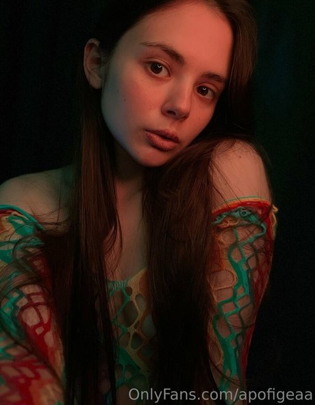 Apofigeaa nude star image