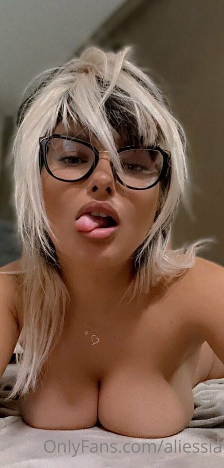 aliessia pornstar xxx archive