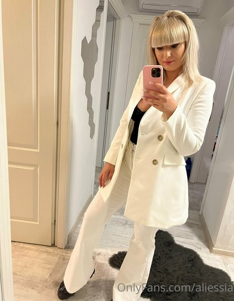 aliessia model naked galleries