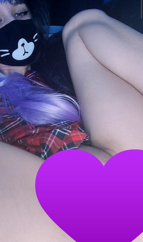 AurorkaUwU sexy model picture