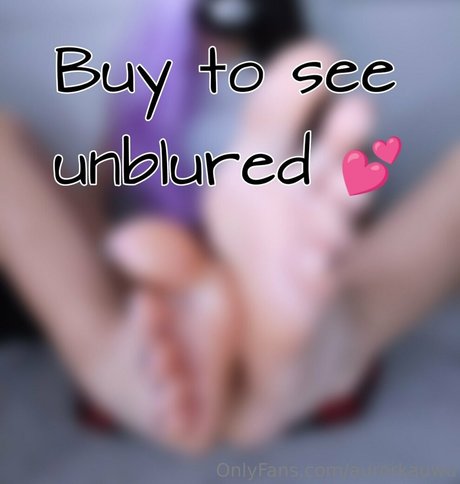 AurorkaUwU model erotic photos