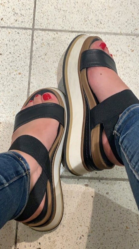 caitlinzielinski hot actress photos