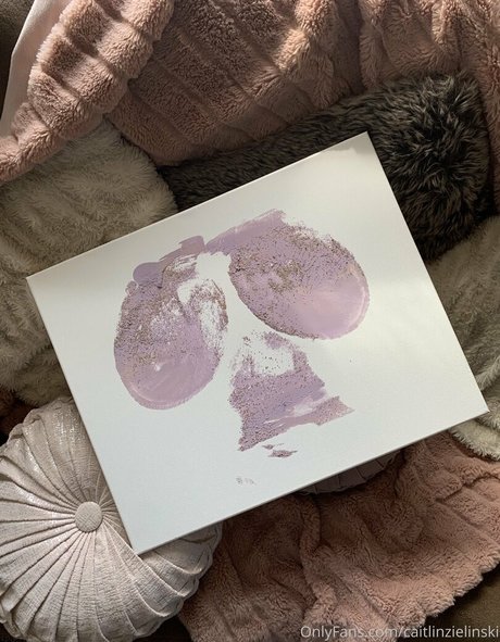 caitlinzielinski naked model photo