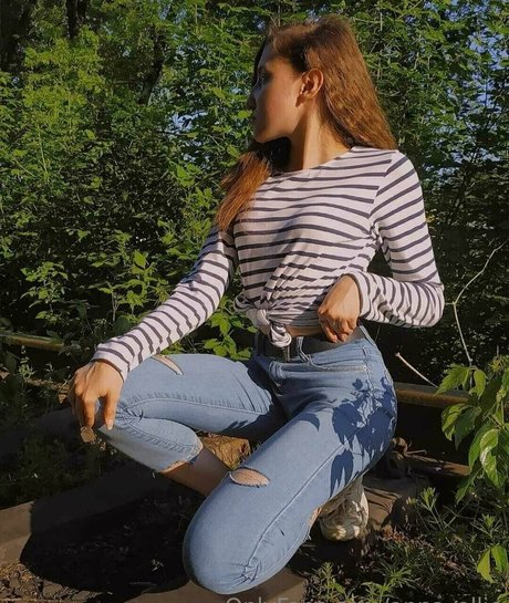 anna ellie pornstar top pic