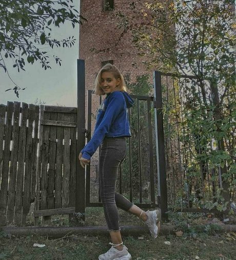 anna ellie free pornstar photos