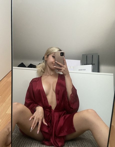 ellenofficial model pretty pictures