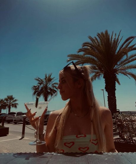 ellenofficial art star archive