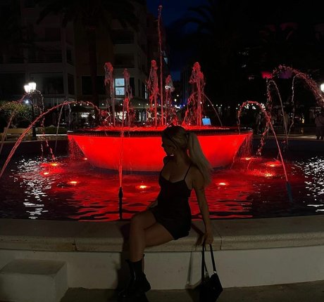 ellenofficial hot star images