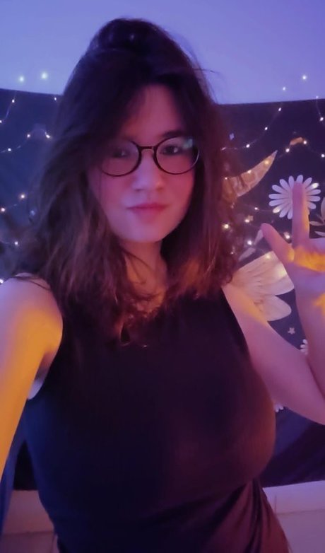 Abeia Mel hot actress images